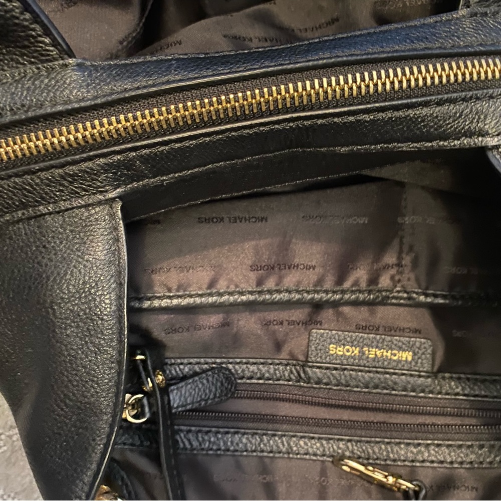 Michael Kors Handbag Black Leather - Picture 2 of 11